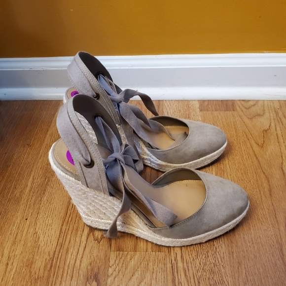 Shoes - Picture 2 of 2